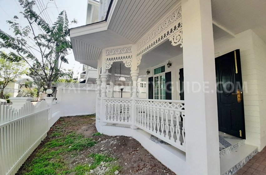 House with Shared Pool in Bangnatrad 